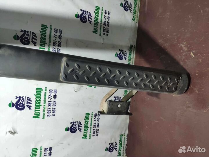 Порог подножка правая Jeep Cherokee wk2