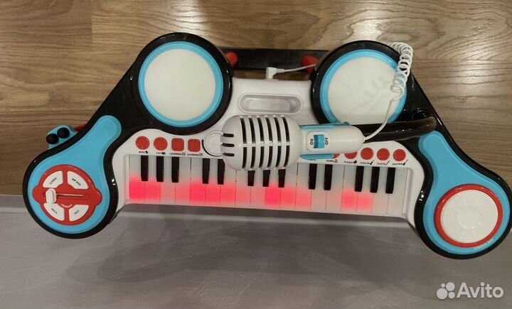 ELC синтезатор-пианино с микрофоном