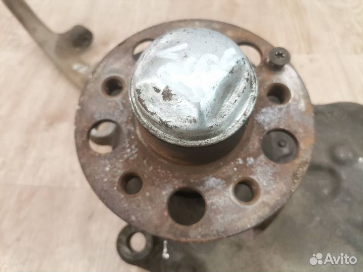 Кулак передний правый Mercedes W221 S 221
