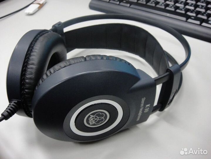 Наушники студийные полуоткрытые AKG K99