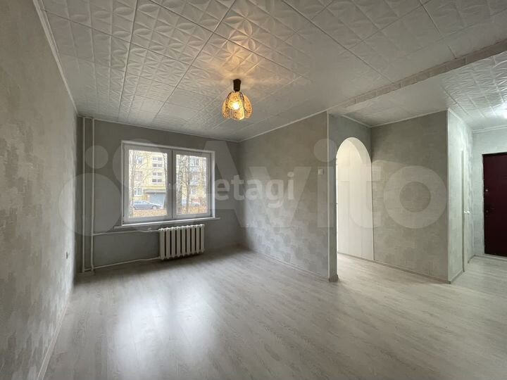 2-к. квартира, 43 м², 1/5 эт.