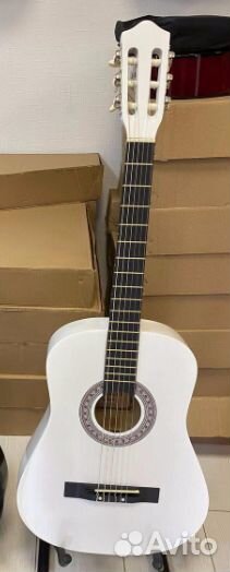 Шестиструнная классическая гитара