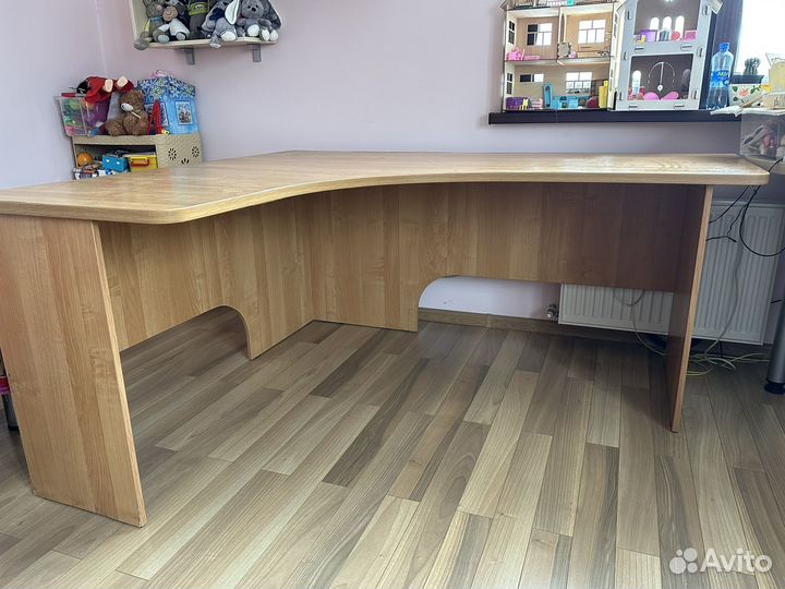 Угловой письменный стол