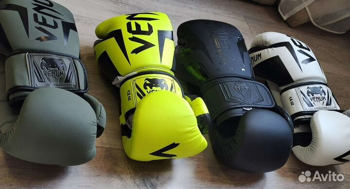 Боксерские перчатки Venum