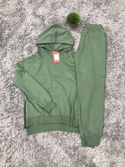 Спортивный костюм женский