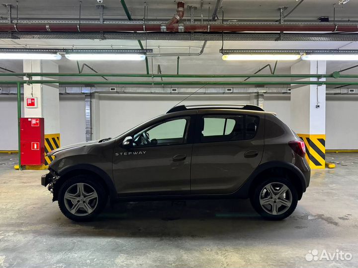 Renault Sandero Stepway 1.6 МТ, 2019, битый, 132 592 км