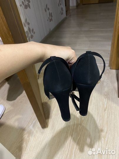 Туфли Мэри Джейн на высоком каблуке