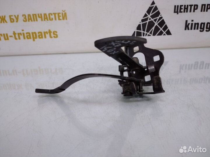 Крюк замка капота Skoda Octavia A5 рестайлинг