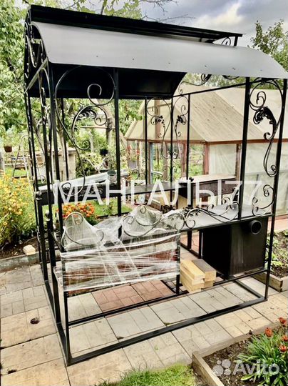 Мангал с крышей