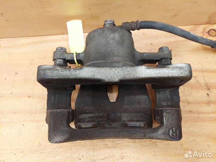 Суппорт передний правый Toyota Vitz KSP90 1krfe