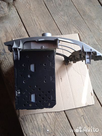 Штатная магнитола Тойота Ярис 2 поколение