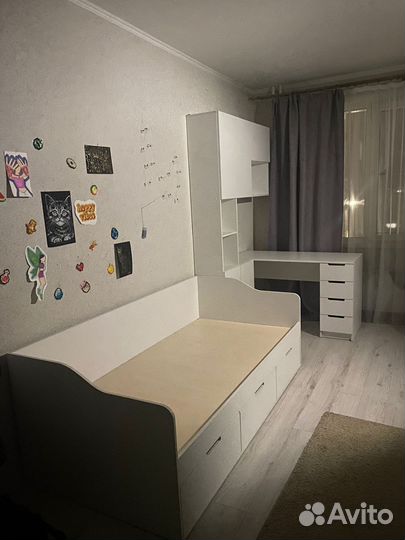 Продается комплект мебели в детскую комнату