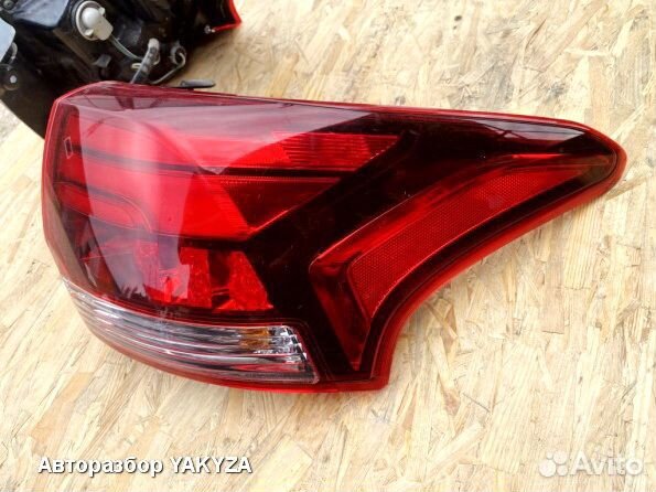 Фонарь внешний правый Митсубиши Аутлендер 3 рест