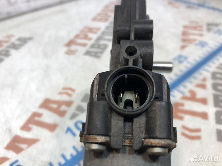 Ниссан Моторчик стеклоподъемника передней двери