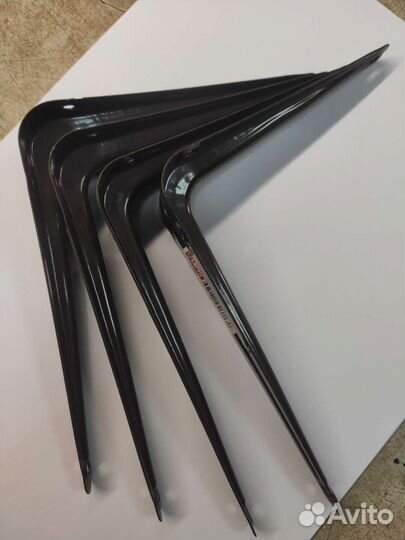 Уголки мебельные для полок в хорошем состоянии