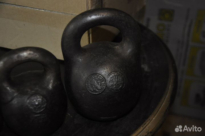 Продам антикварные весы с набором гирь