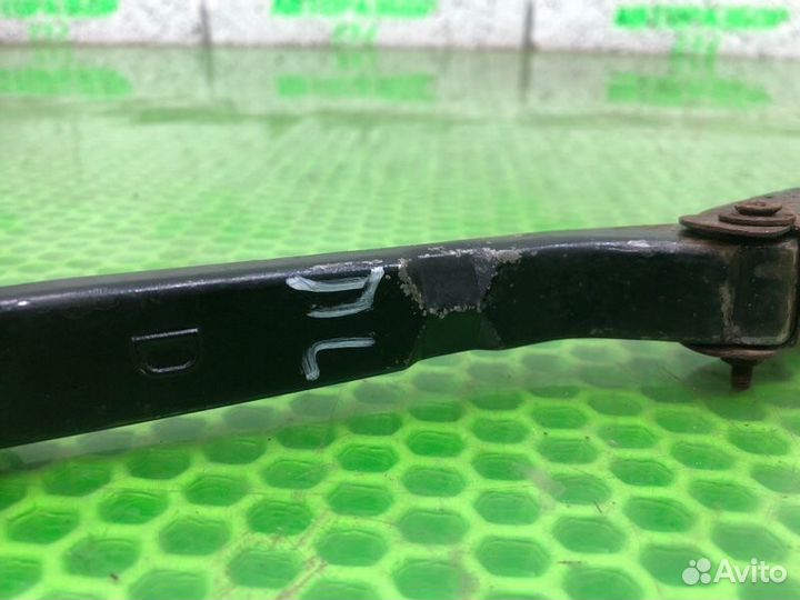 Поводок дворника передний левый Kia Spectra седан