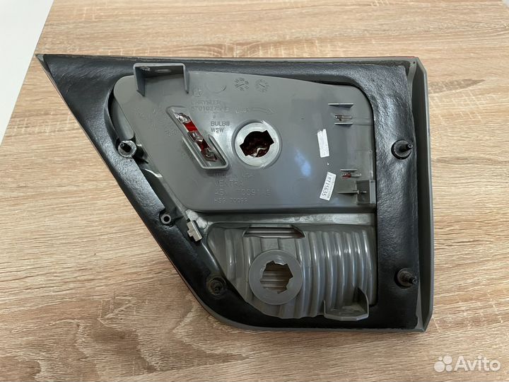 Фонарь левый в крышку багажника Jeep GC WK2