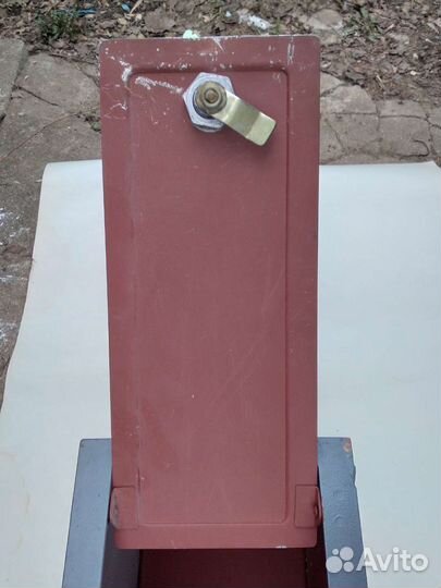 Шкафчик (сейф) металлический