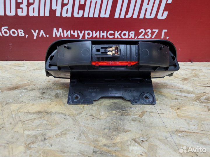 Стоп сигнал Renault Logan