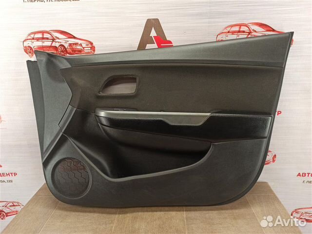 Обшивка двери передней правой Kia Rio (2011-2017)