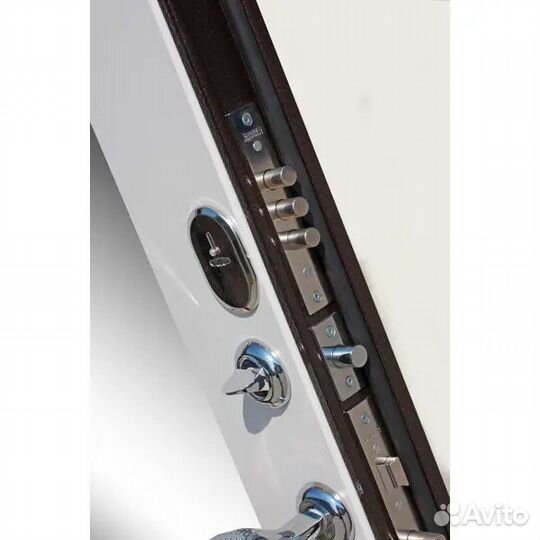 Металлическая дверь новая