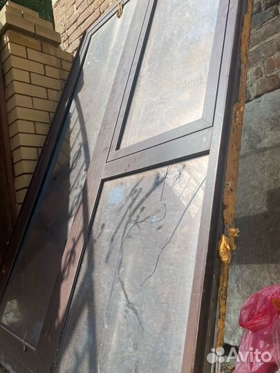 Дверь алюминиевая со стеклом