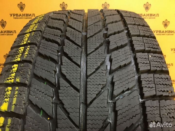 Toyo Observe Garit KX 235/45 R17 93Q