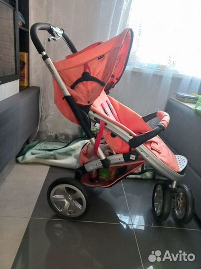 Прогулочная коляска
