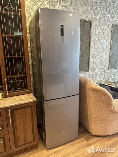 Холодильник Samsung