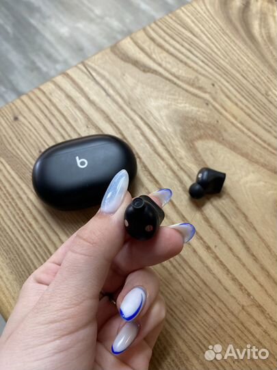 Беспроводные наушники Beats studio buds