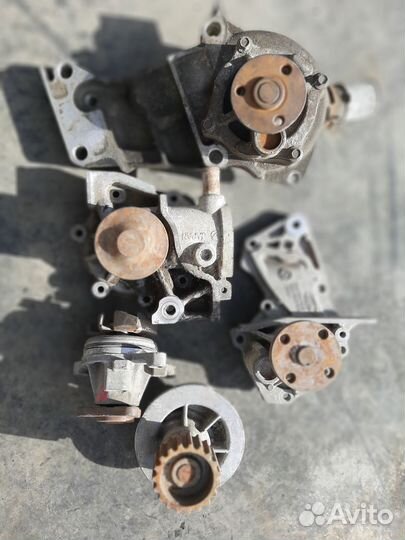 Водяной насос помпа