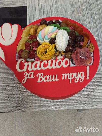 Букет из сухофруктов, конфет, орешков