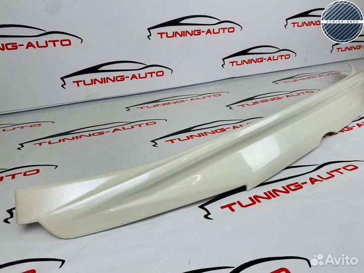 Спойлер под стекло Lexus LX570 Wald