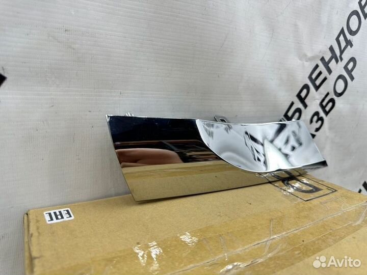 Молдинг решетки радиатора правый Toyota Fortuner 2