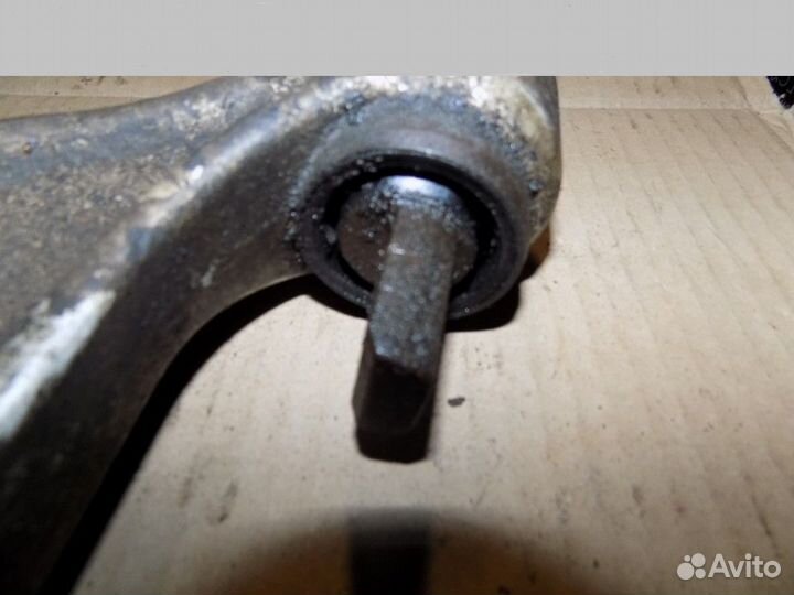 Рычаг передний левый S60 2000-2009