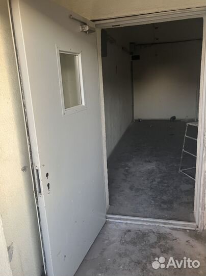 Дверь противопожарная с окном бу