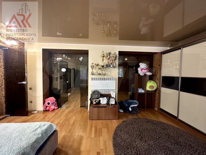 3-к. квартира, 185 м², 2/9 эт.