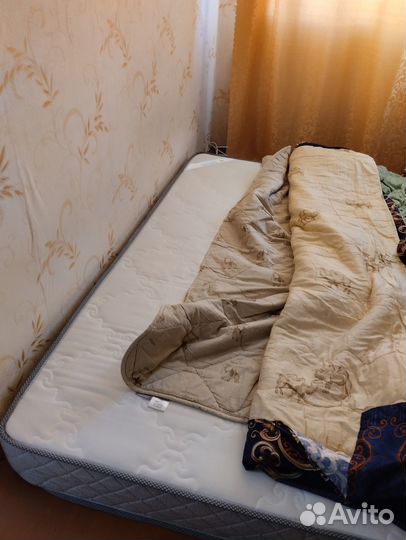 Продам кровать с матрасом