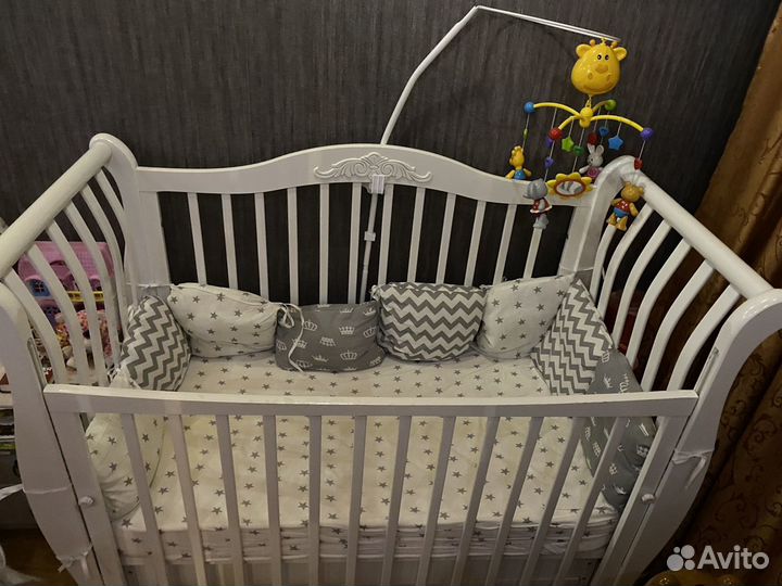 Детская кроватка с универсальным маятником