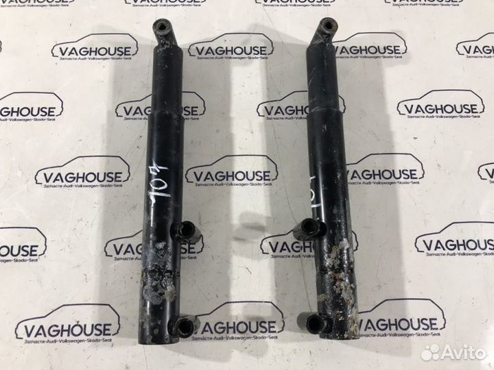 Крепление усилителя бампера заднее Volkswagen