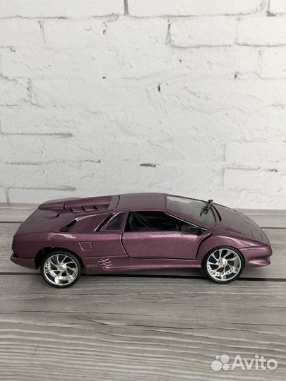 Модель автомобиля Lamborghini Diablo 1:24