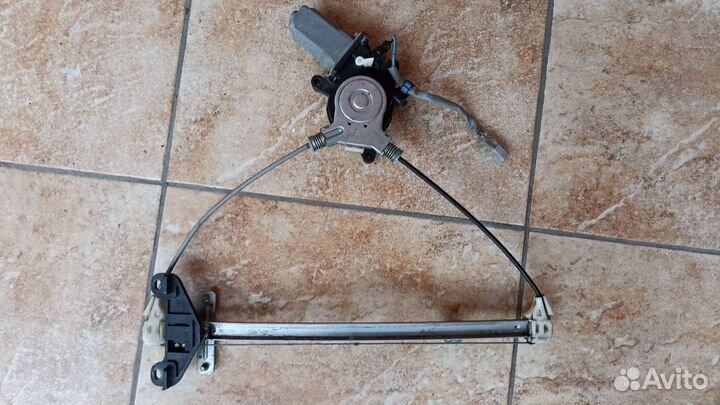 Honda Civic Ferio Стеклоподьемник задний правый