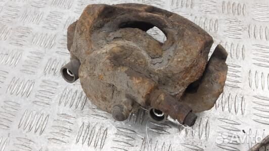 Суппорт тормозной передний правый land rover freel