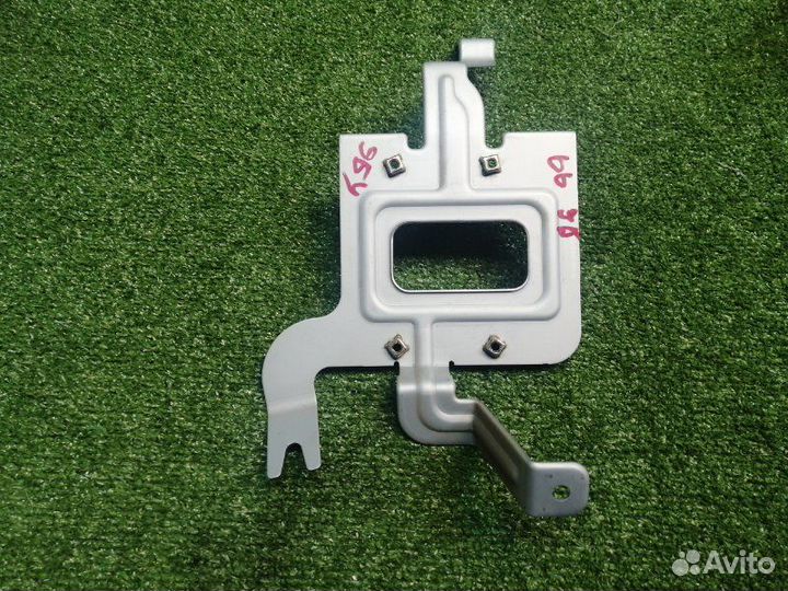 Кронштейн Kia Ceed JD G4FG 2014