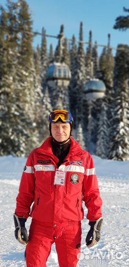 Инструктор по горным лыжам