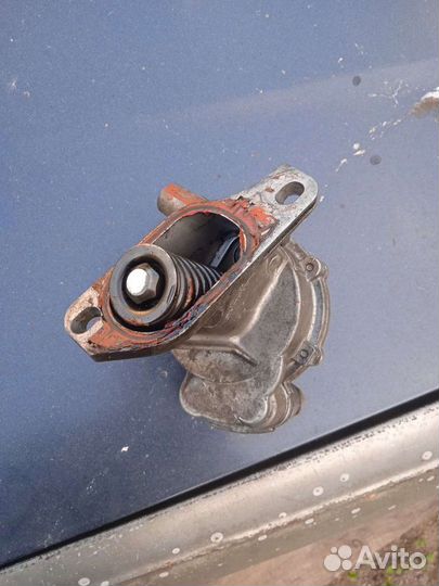 Вакуумный насос от Ауди 100 С4 2,5дизель