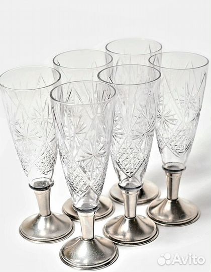 Рюмки на металлической ножке