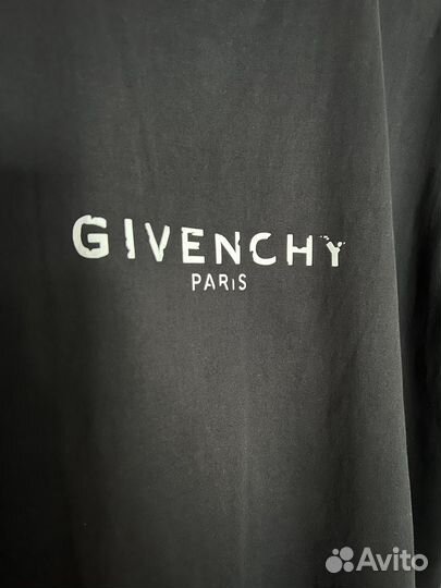 Футболка givenchy