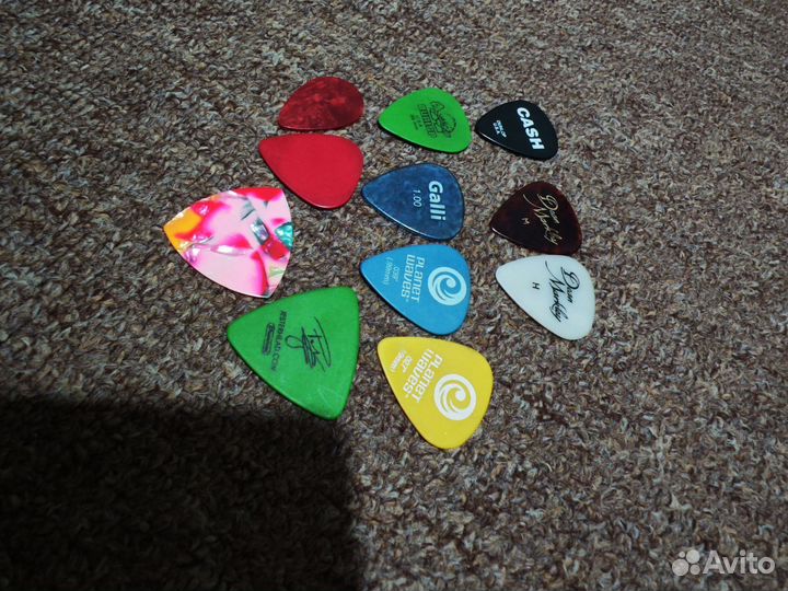 Медиаторы dunlop dean markley и тд/ значки америка